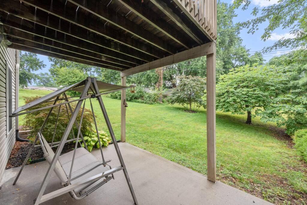 Beautiful Townhome, 11 Minutes To Downtown, Kcmo. カンザスシティ エクステリア 写真