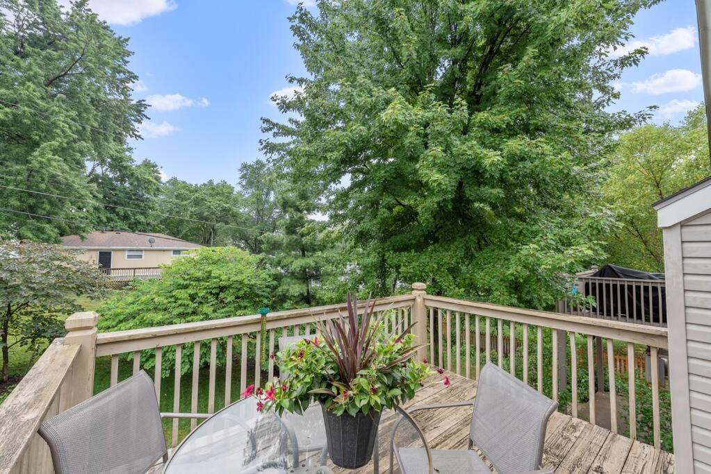 Beautiful Townhome, 11 Minutes To Downtown, Kcmo. カンザスシティ エクステリア 写真