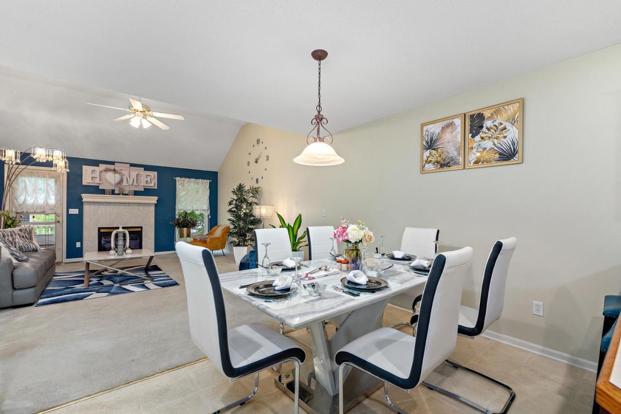 Beautiful Townhome, 11 Minutes To Downtown, Kcmo. カンザスシティ エクステリア 写真