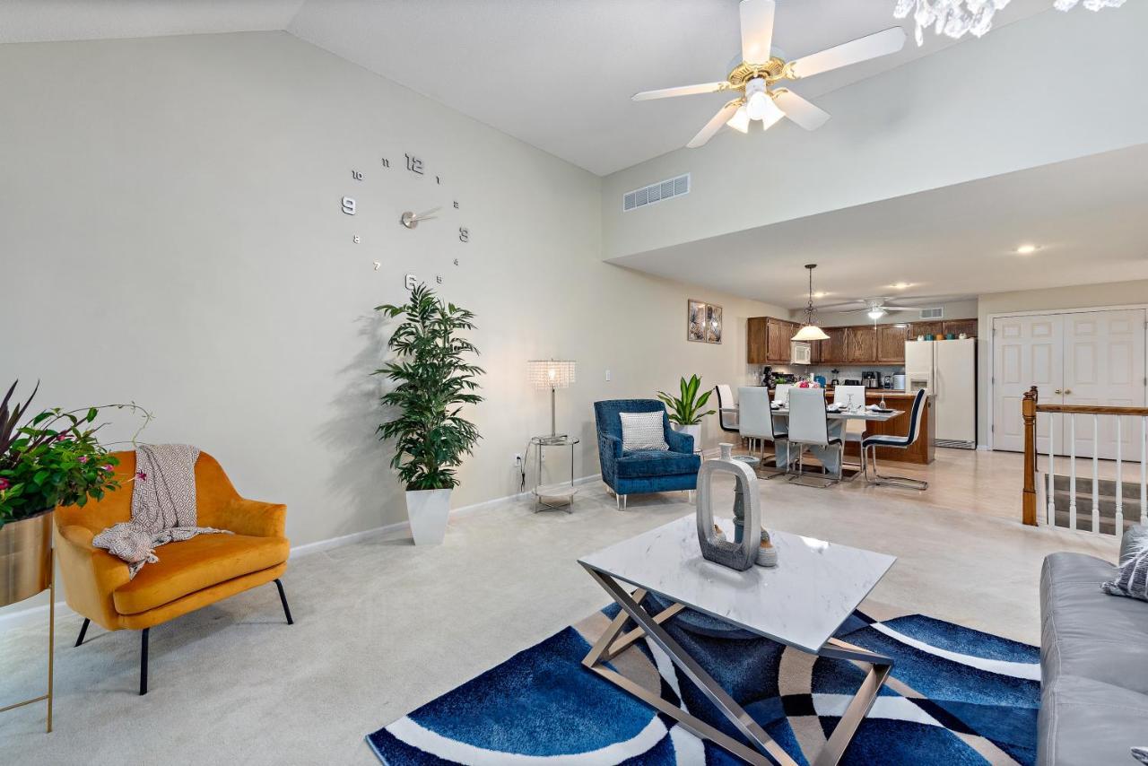 Beautiful Townhome, 11 Minutes To Downtown, Kcmo. カンザスシティ エクステリア 写真