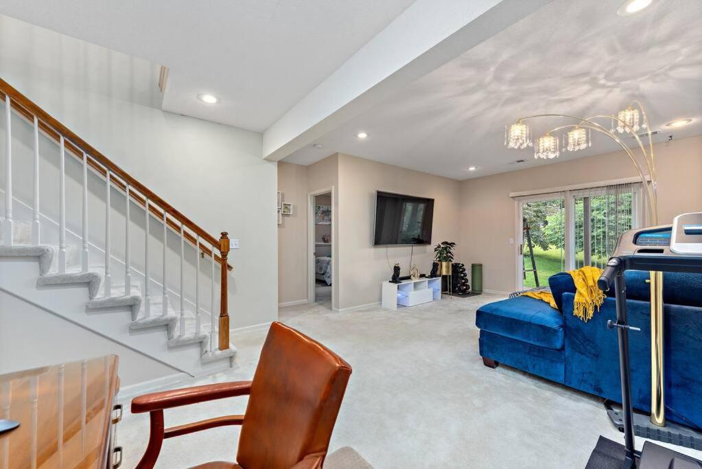 Beautiful Townhome, 11 Minutes To Downtown, Kcmo. カンザスシティ エクステリア 写真