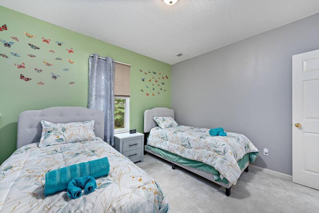 Beautiful Townhome, 11 Minutes To Downtown, Kcmo. カンザスシティ エクステリア 写真
