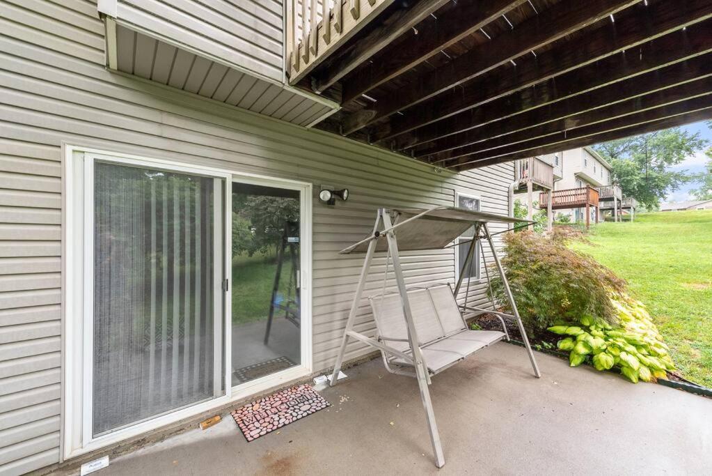 Beautiful Townhome, 11 Minutes To Downtown, Kcmo. カンザスシティ エクステリア 写真