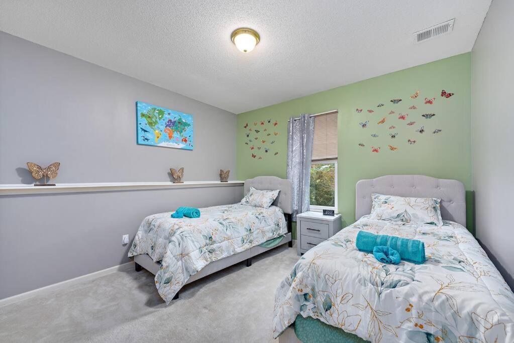 Beautiful Townhome, 11 Minutes To Downtown, Kcmo. カンザスシティ エクステリア 写真
