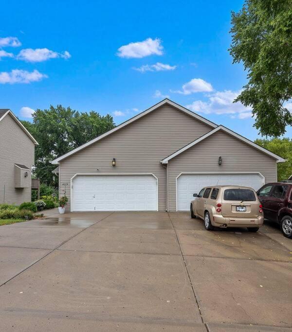 Beautiful Townhome, 11 Minutes To Downtown, Kcmo. カンザスシティ エクステリア 写真