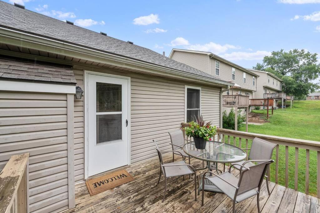 Beautiful Townhome, 11 Minutes To Downtown, Kcmo. カンザスシティ エクステリア 写真