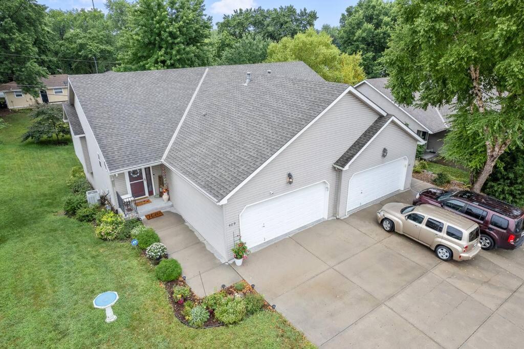 Beautiful Townhome, 11 Minutes To Downtown, Kcmo. カンザスシティ エクステリア 写真